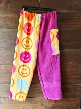 Towel pants pink smileys